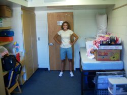 Lizzie moving into her spacious dorm room.